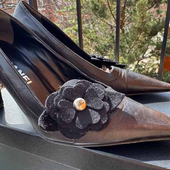 Vintage Chanel Classic Pump Black Camellia Flower Pointed Toe Heels Black 7 - Picture 5 of 14